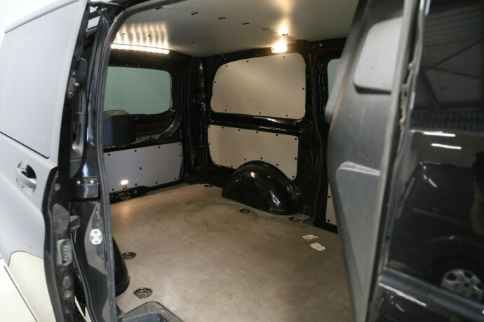 mercedes-benz-vito-diesel-2024-big-10