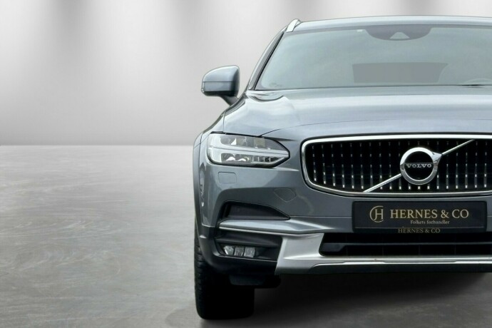 volvo-v90-cross-country-diesel-2017-big-3