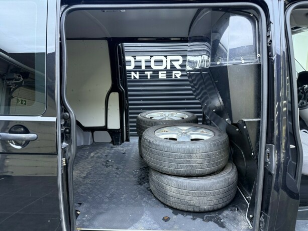volkswagen-transporter-diesel-2014-big-25
