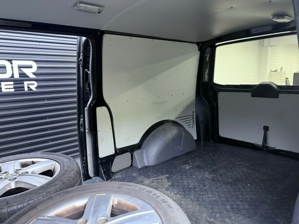 volkswagen-transporter-diesel-2014-big-28