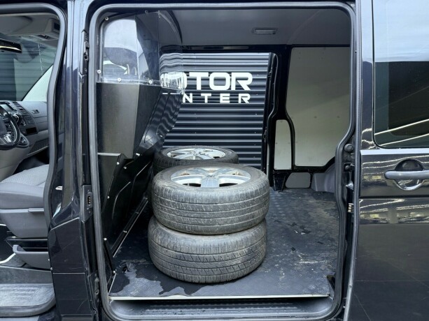 volkswagen-transporter-diesel-2014-big-27