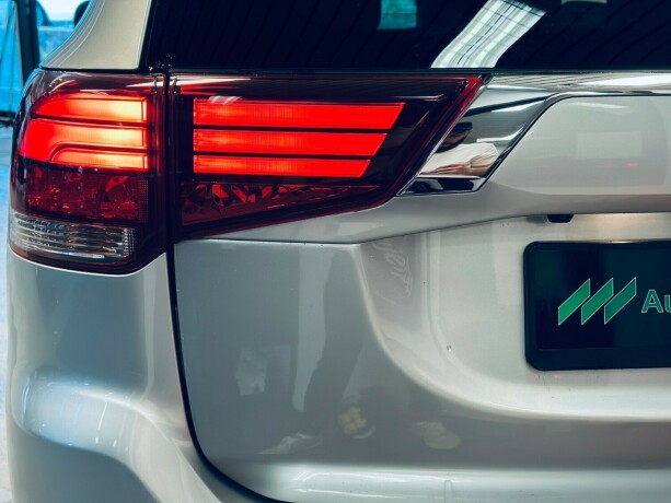 mitsubishi-outlander-elektrisitetbensin-2019-big-32