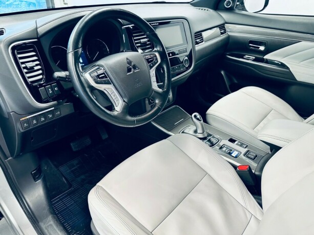 mitsubishi-outlander-elektrisitetbensin-2019-big-11