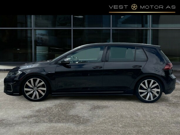 volkswagen-golf-elektrisitetbensin-2018-big-3