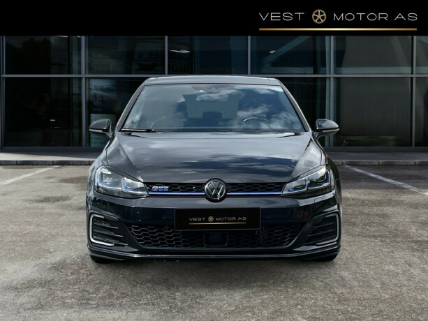 volkswagen-golf-elektrisitetbensin-2018-big-1