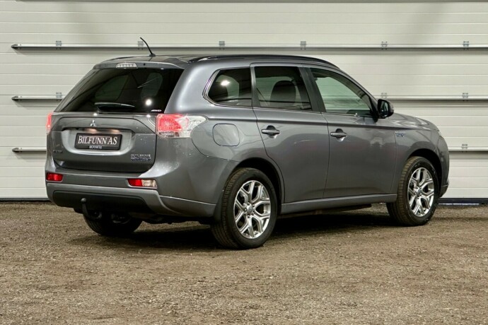 mitsubishi-outlander-elektrisitetbensin-2014-big-2