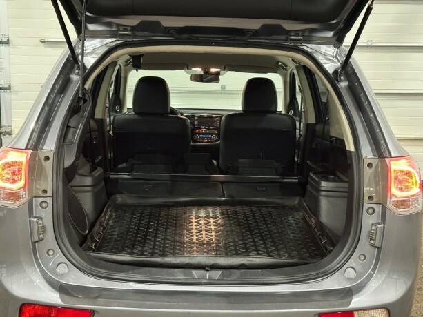 mitsubishi-outlander-elektrisitetbensin-2014-big-12