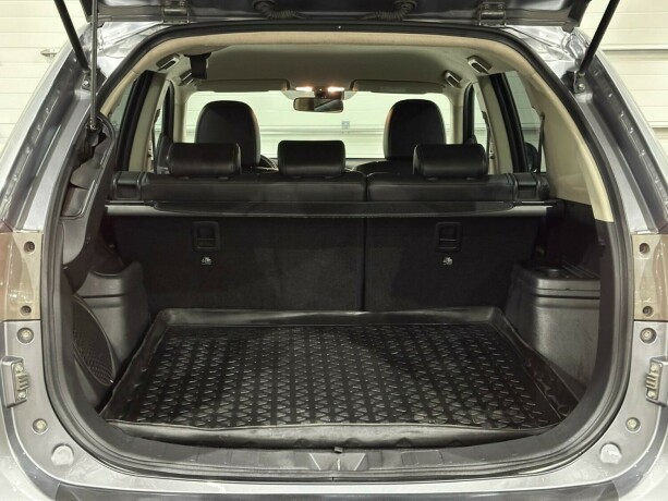 mitsubishi-outlander-elektrisitetbensin-2014-big-11
