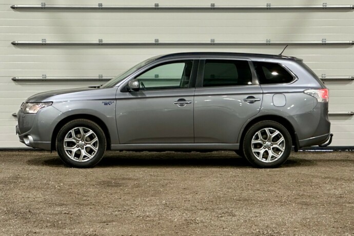 mitsubishi-outlander-elektrisitetbensin-2014-big-4