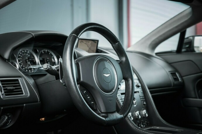 aston-martin-v8-vantage-bensin-2008-big-11