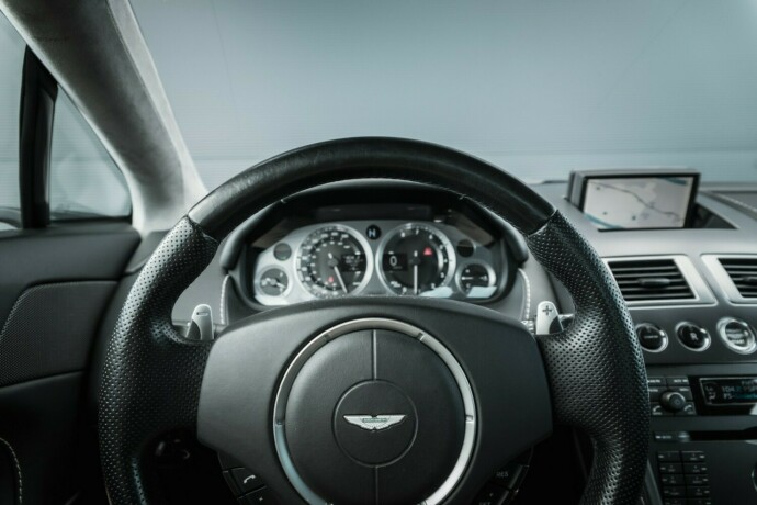 aston-martin-v8-vantage-bensin-2008-big-15