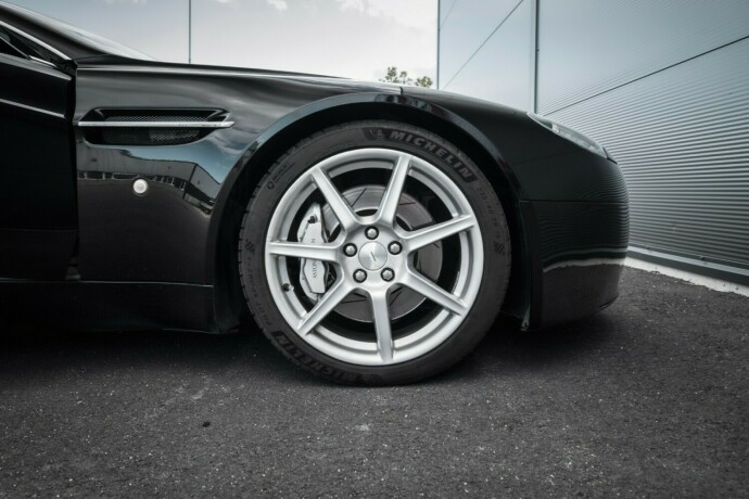aston-martin-v8-vantage-bensin-2008-big-21
