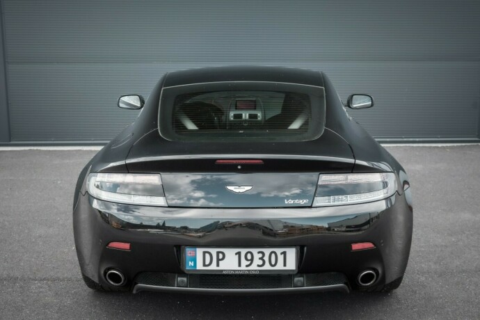 aston-martin-v8-vantage-bensin-2008-big-7