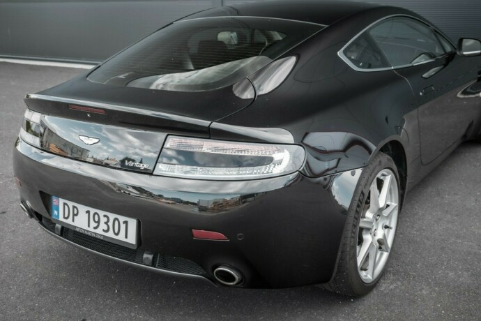 aston-martin-v8-vantage-bensin-2008-big-22