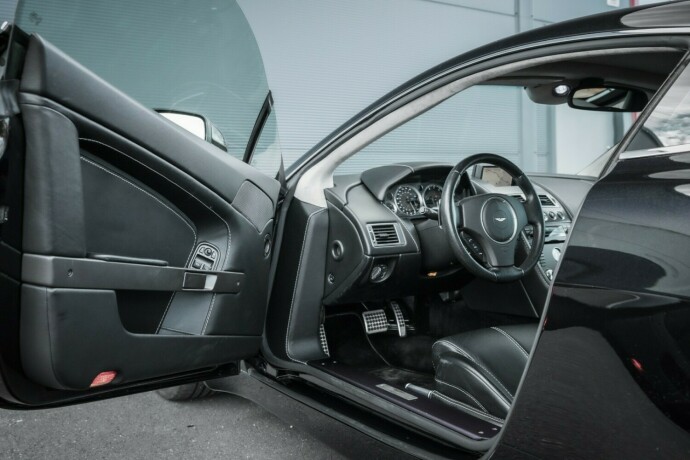 aston-martin-v8-vantage-bensin-2008-big-10