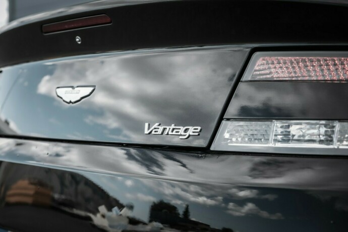 aston-martin-v8-vantage-bensin-2008-big-23