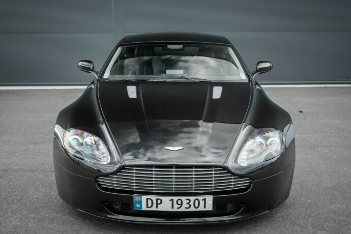 aston-martin-v8-vantage-bensin-2008-big-6