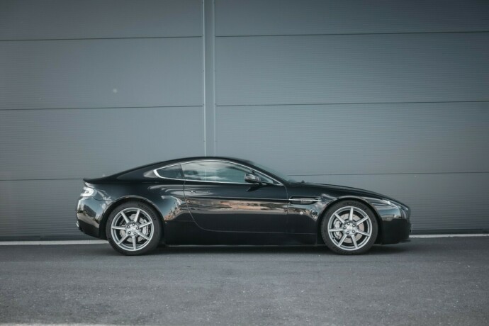 aston-martin-v8-vantage-bensin-2008-big-9