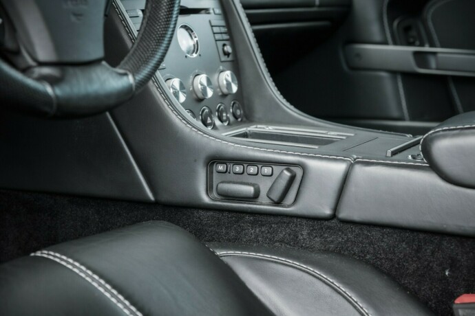 aston-martin-v8-vantage-bensin-2008-big-14