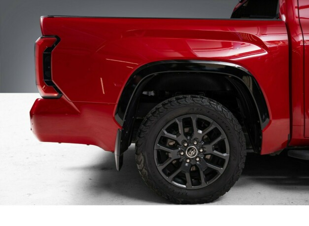 toyota-tundra-elektrisitetbensin-2022-big-16