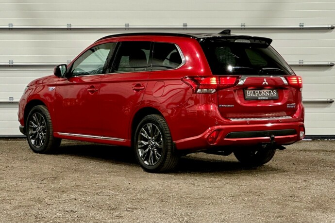 mitsubishi-outlander-elektrisitetbensin-2017-big-3