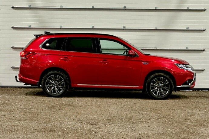mitsubishi-outlander-elektrisitetbensin-2017-big-1