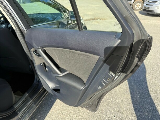 toyota-avensis-bensin-2009-big-16