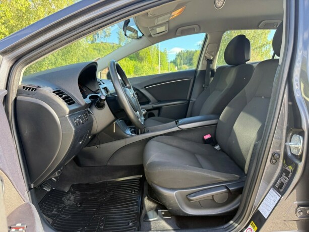toyota-avensis-bensin-2009-big-19