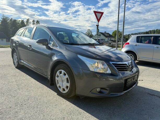 toyota-avensis-bensin-2009-big-6