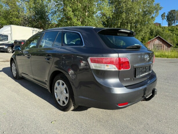 toyota-avensis-bensin-2009-big-2