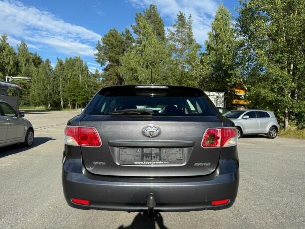 toyota-avensis-bensin-2009-big-3