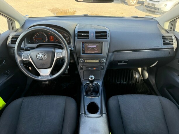 toyota-avensis-bensin-2009-big-8