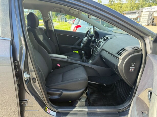 toyota-avensis-bensin-2009-big-15