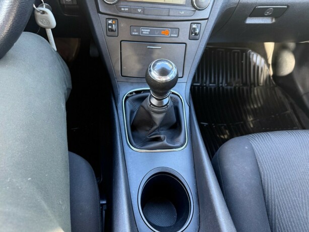 toyota-avensis-bensin-2009-big-13