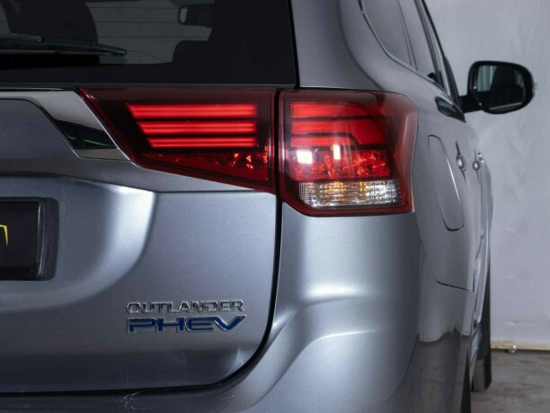 mitsubishi-outlander-elektrisitetbensin-2016-big-7
