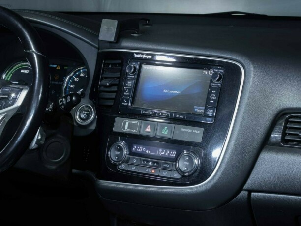 mitsubishi-outlander-elektrisitetbensin-2016-big-17