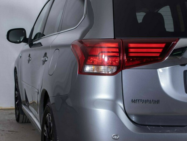 mitsubishi-outlander-elektrisitetbensin-2016-big-8