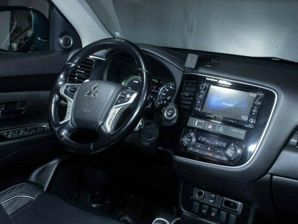 mitsubishi-outlander-elektrisitetbensin-2016-big-16