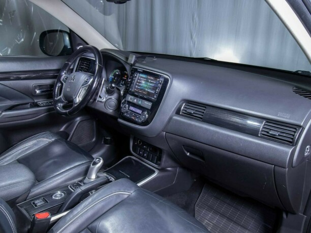 mitsubishi-outlander-elektrisitetbensin-2016-big-40