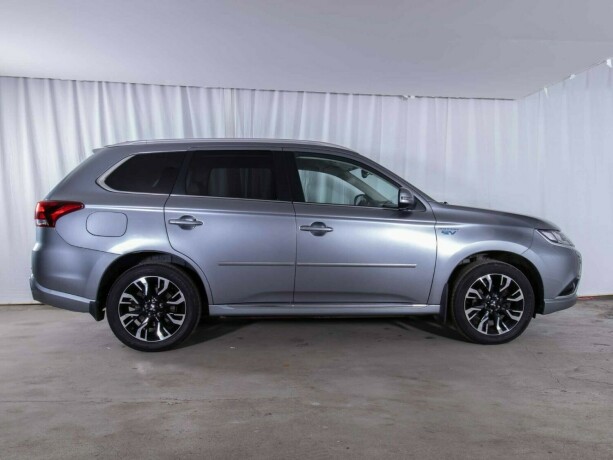 mitsubishi-outlander-elektrisitetbensin-2016-big-5
