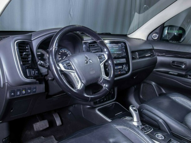 mitsubishi-outlander-elektrisitetbensin-2016-big-35