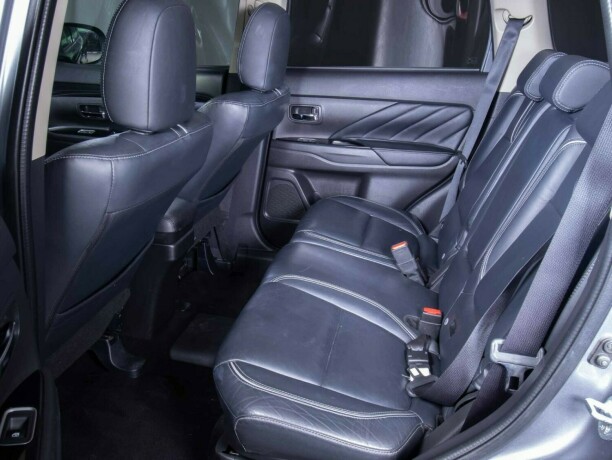 mitsubishi-outlander-elektrisitetbensin-2016-big-38