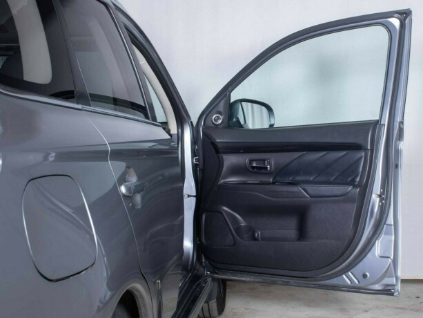 mitsubishi-outlander-elektrisitetbensin-2016-big-13