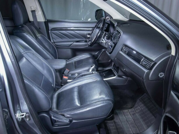 mitsubishi-outlander-elektrisitetbensin-2016-big-41