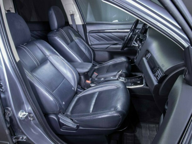 mitsubishi-outlander-elektrisitetbensin-2016-big-42