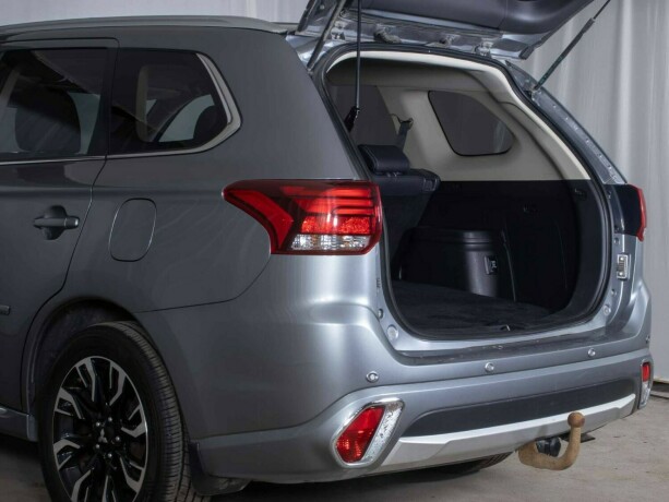 mitsubishi-outlander-elektrisitetbensin-2016-big-9