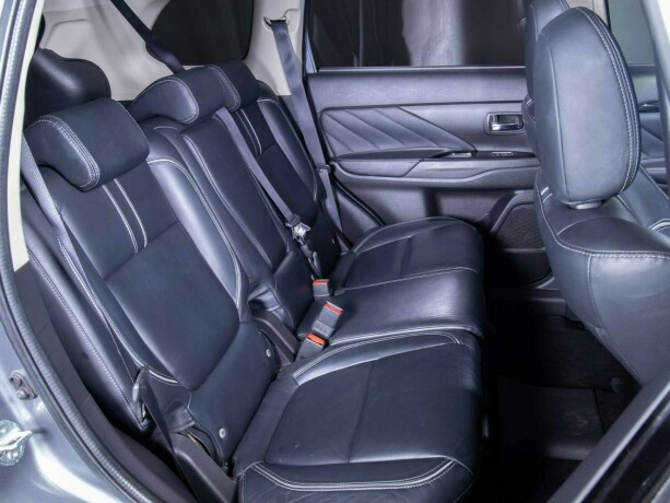 mitsubishi-outlander-elektrisitetbensin-2016-big-43