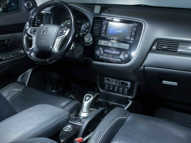 mitsubishi-outlander-elektrisitetbensin-2016-big-18