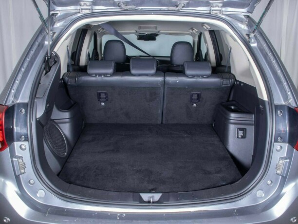 mitsubishi-outlander-elektrisitetbensin-2016-big-10