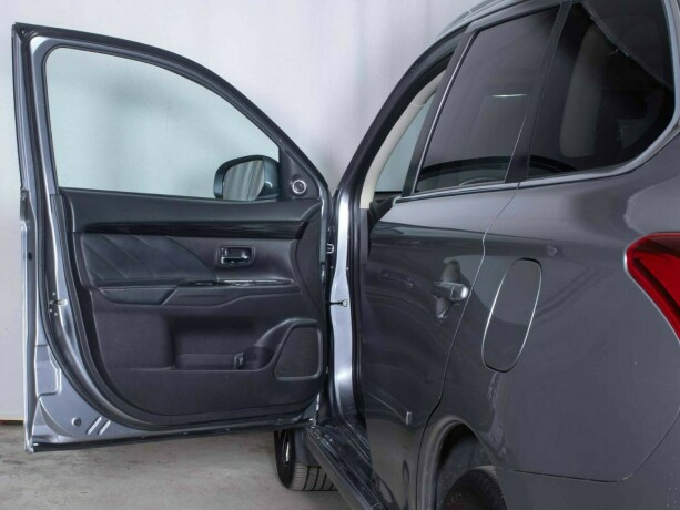 mitsubishi-outlander-elektrisitetbensin-2016-big-19